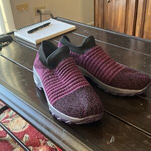 Stylish Women's Knit Sneakers - Plum and Black